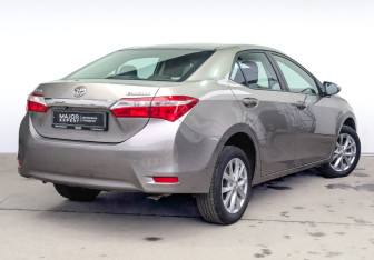 Подержанный автомобиль Toyota Corolla Sedan 2014 года (5 фото)