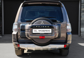 Подержанный автомобиль Mitsubishi Pajero 2011 года (4 фото)