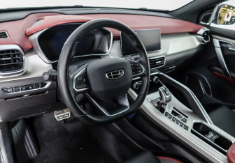 Подержанный автомобиль Geely Coolray 2021 года (8 фото)