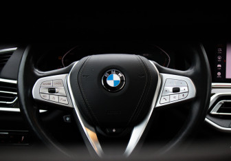 Подержанный автомобиль BMW X7 2020 года (19 фото)
