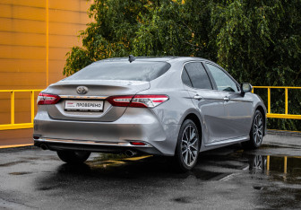 Подержанный автомобиль Toyota Camry Sedan 2023 года (4 фото)