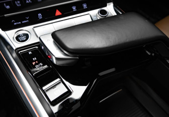 Подержанный автомобиль Audi e-tron 2021 года (19 фото)