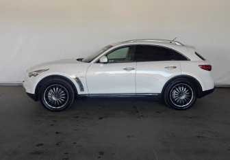Подержанный автомобиль Infiniti QX70 2014 года (7 фото)