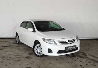 Подержанный автомобиль Toyota Corolla Sedan 2011 года (3 фото)