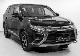 Подержанный автомобиль Mitsubishi Outlander 2018 года (3 фото)