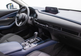 Подержанный автомобиль Mazda CX-30 2020 года (10 фото)