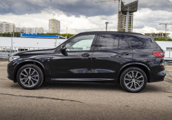 Подержанный автомобиль BMW X5 2019 года (8 фото)