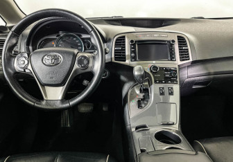 Подержанный автомобиль Toyota Venza 2013 года (12 фото)