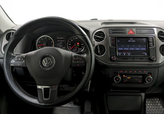Подержанный автомобиль Volkswagen Tiguan 2010 года (21 фото)