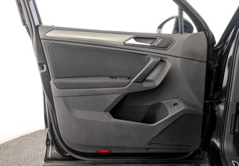 Подержанный автомобиль Volkswagen Tiguan 2019 года (19 фото)
