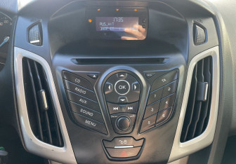 Подержанный автомобиль Ford Focus Sedan 2011 года (15 фото)
