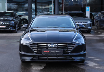 Подержанный автомобиль Hyundai Sonata 2021 года (2 фото)
