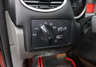 Подержанный автомобиль Ford Focus Sedan 2009 года (12 фото)