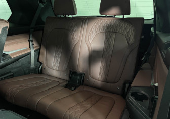 Подержанный автомобиль BMW X7 2022 года (28 фото)