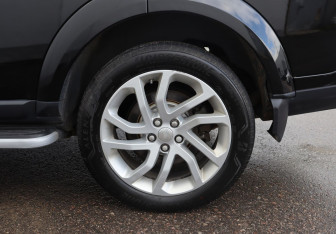 Подержанный автомобиль Land Rover Discovery 2014 года (9 фото)