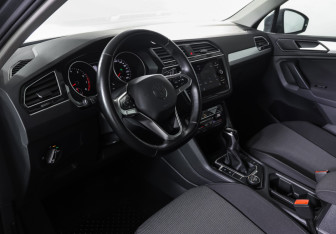 Подержанный автомобиль Volkswagen Tiguan 2021 года (15 фото)