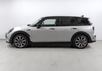 Подержанный автомобиль MINI Clubman Wagon 2022 года (8 фото)