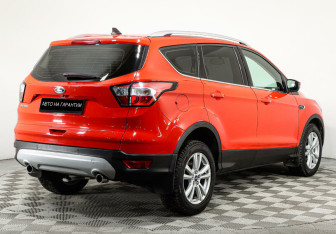 Подержанный автомобиль Ford Kuga 2019 года (3 фото)