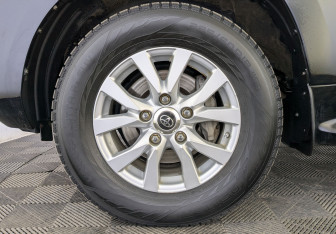 Подержанный автомобиль Toyota Land Cruiser Suv 2019 года (12 фото)