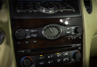 Подержанный автомобиль Infiniti EX 2009 года (15 фото)