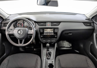 Подержанный автомобиль Skoda Octavia Liftback 2018 года (14 фото)
