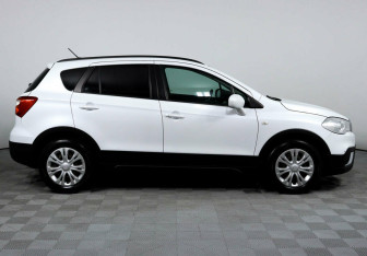 Подержанный автомобиль Suzuki SX4 Hatchback 2017 года (4 фото)