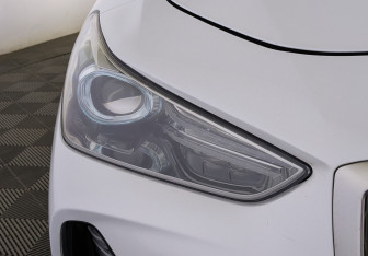 Подержанный автомобиль Genesis G70 2019 года (11 фото)