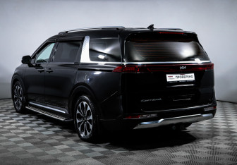 Подержанный автомобиль Kia Carnival 2020 года (7 фото)