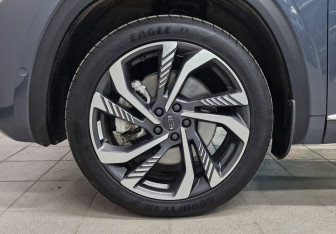 Подержанный автомобиль Geely Monjaro 2023 года (12 фото)