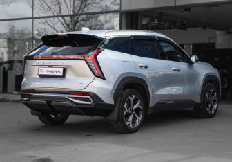 Подержанный автомобиль Geely Atlas 2024 года (4 фото)
