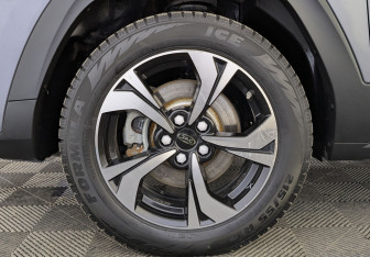 Подержанный автомобиль JAC JS4 2022 года (12 фото)