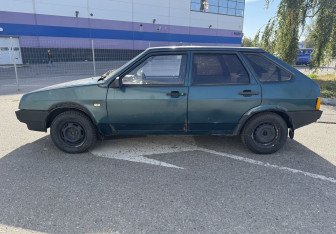 Подержанный автомобиль LADA (ВАЗ) 2109 Hatchback 2001 года (8 фото)