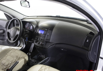 Подержанный автомобиль Hyundai i30 Hatchback 2010 года (13 фото)