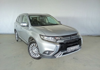 Подержанный автомобиль Mitsubishi Outlander 2020 года (3 фото)