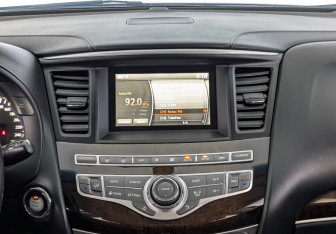 Подержанный автомобиль Infiniti QX60 2018 года (17 фото)