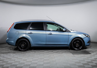Подержанный автомобиль Ford Focus Wagon 2010 года (4 фото)