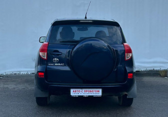 Подержанный автомобиль Toyota RAV4 2007 года (6 фото)