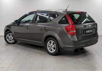 Подержанный автомобиль Kia Ceed Wagon 2010 года (7 фото)