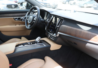 Подержанный автомобиль Volvo S90 2021 года (9 фото)
