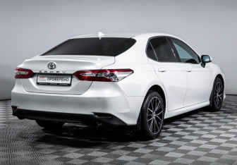 Подержанный автомобиль Toyota Camry Sedan 2021 года (5 фото)