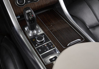 Подержанный автомобиль Land Rover Range Rover Sport 2016 года (20 фото)