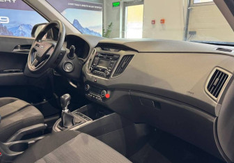 Подержанный автомобиль Hyundai Creta 2017 года (10 фото)