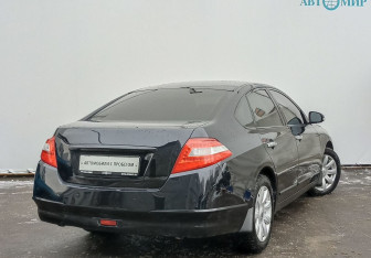 Подержанный автомобиль Nissan Teana 2010 года (5 фото)
