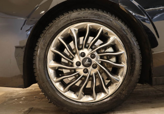 Подержанный автомобиль Voyah Dream 2023 года (27 фото)