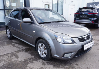 Подержанный автомобиль Kia Rio Sedan 2009 года (3 фото)