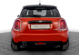 Подержанный автомобиль MINI Hatch 2021 года (6 фото)