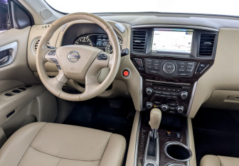 Подержанный автомобиль Nissan Pathfinder 2014 года (29 фото)
