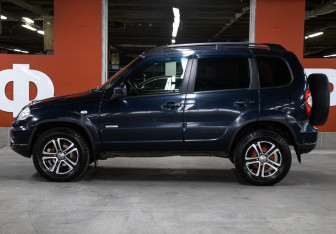Подержанный автомобиль Chevrolet Niva 2012 года (8 фото)