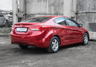 Подержанный автомобиль Hyundai Avante Sedan 2011 года (4 фото)