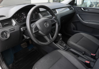 Подержанный автомобиль Skoda Rapid Liftback 2014 года (15 фото)